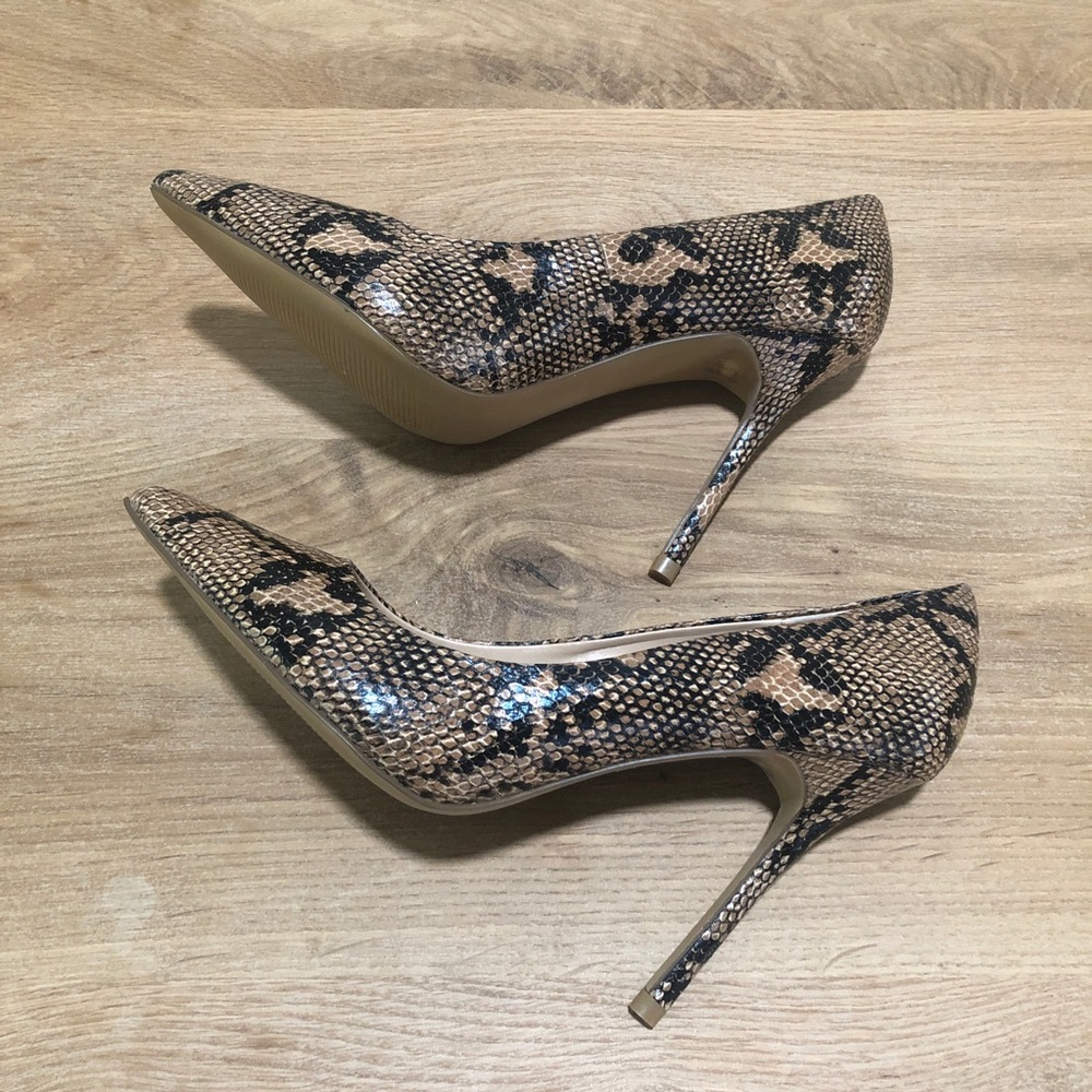 SOLD - Topshop Snake Print Pointy Toe Pumps - Picture 5 of 11